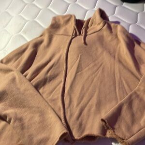 Beige cropped hoodie 🌟